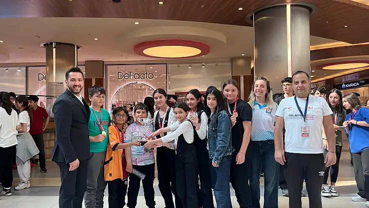 Malatya Park AVM'de Düzenlenen 23 Nisan Curling Turnuvası Büyük İlgi Gördü