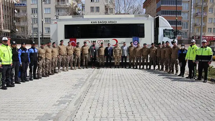 Malatya Polisi Kızılay'a kan bağışında bulundu