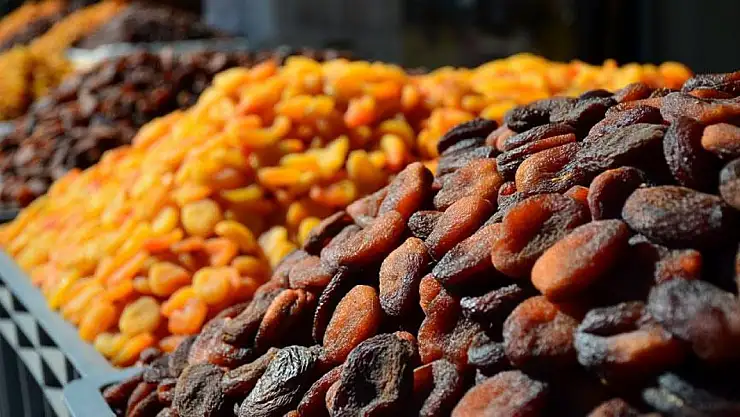 Malatya Ticaret Borsasında gün kurusu kayısının kilogramı 210 liradan satıldı.