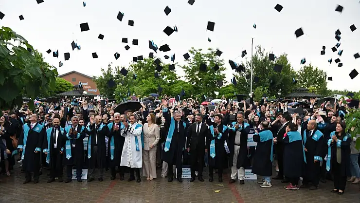 Malatya Turgut Özal Üniversitesinde Mezuniyet Coşkusu