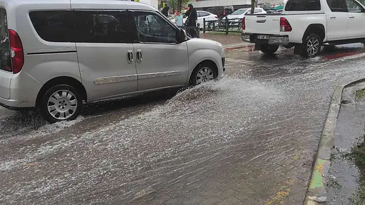 Meteorolojiden 3 kente 'kuvvetli' yağış uyarısı