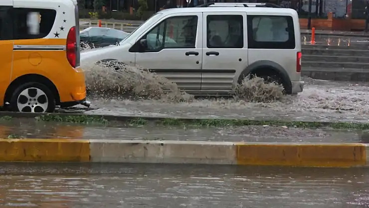 Meteorolojiden kar, sağanak ve fırtına uyarısı