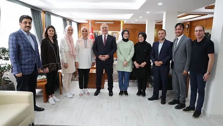 Milli Eğitim Bakanı Özer, Sivas'tan Çıkan Lgs Türkiye Birincilerini Tebrik Etti...