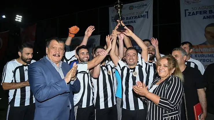 Muharrem Zeyno Futbol Turnuvası Şampiyonu İnönü Üniversitesi