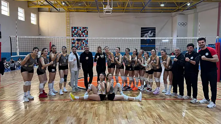 Nicer Hotel 4'te 4 Yaptı, Malatya Voleybol İlk Yenilgisini Aldı