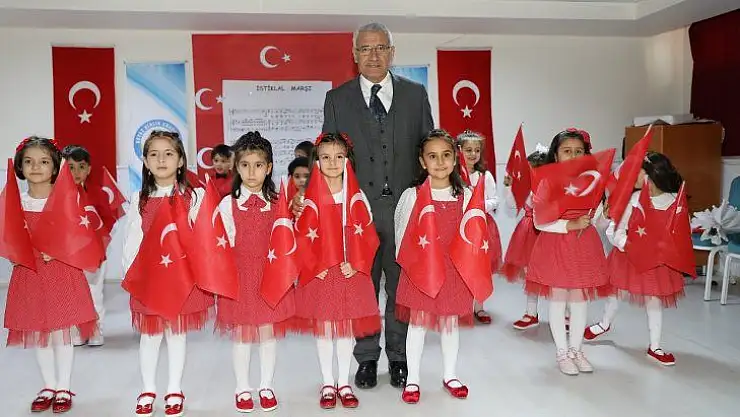 Öğrencilerin Coşkulu Gösterisi Başkan Güder'i Duygulandırdı