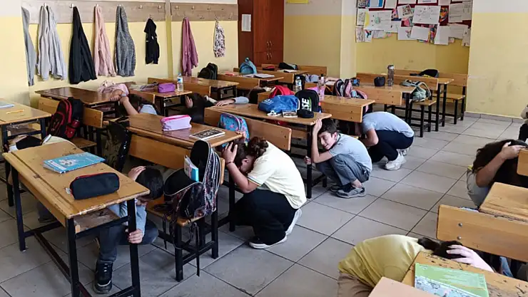 Okullarda Afet Tatbikatı Alarmı: Türkiye Genelinde Eş Zamanlı Uygulama