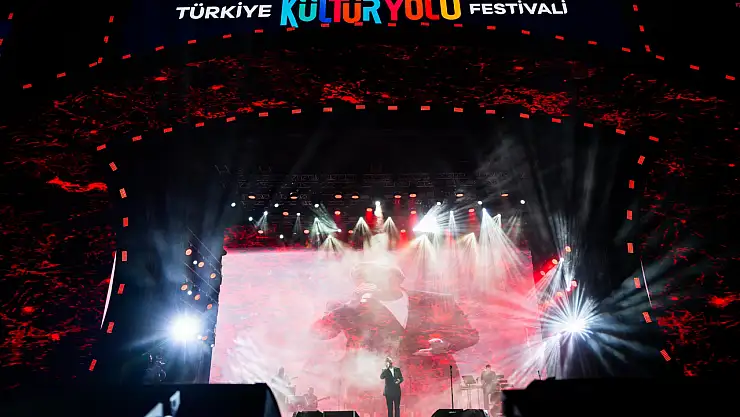 On Binlerce Kişi Resul Dindar'la Horon Tepti