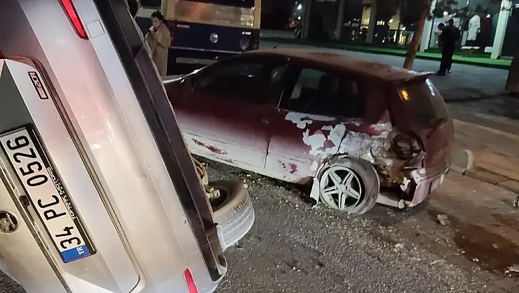 Park Halindeki Araca Çarpan Otomobil Ters Döndü: Sürücü Kaçtı