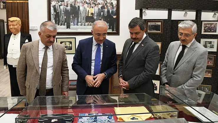 Prof. Dr. Fuat Sezgin ve Müslümanların Bilime Katkıları Konulu Konferans Düzenlendi