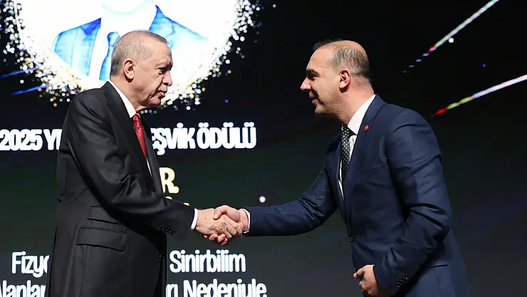Prof. Dr. Suat Tekin, Cumhurbaşkanından ödül aldı