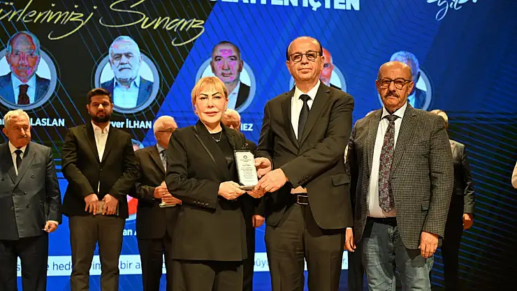Prof. Dr. Yasemin Açık'a İnönü Üniversitesi'nden Onur Plaketi