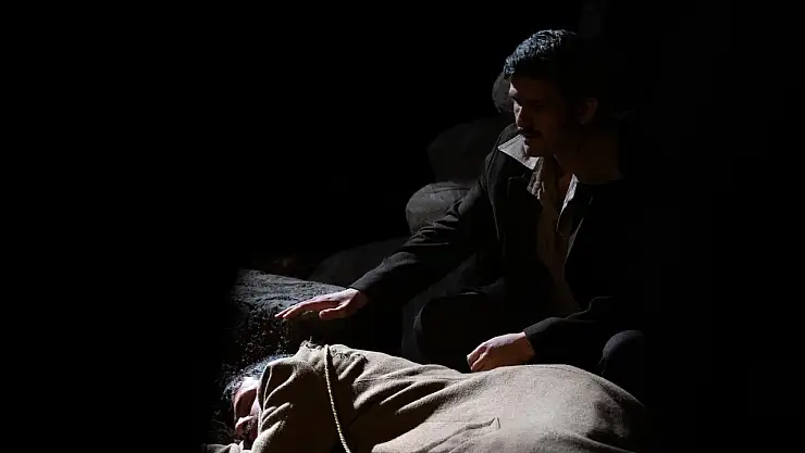 'Pusuda' Tiyatrosu Seyirciden Tam Not Aldı