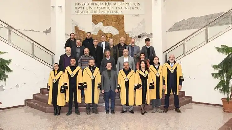 Rektör Kızılay, Unvanda Yükselen Akademisyenlere Cübbelerini Giydirdi
