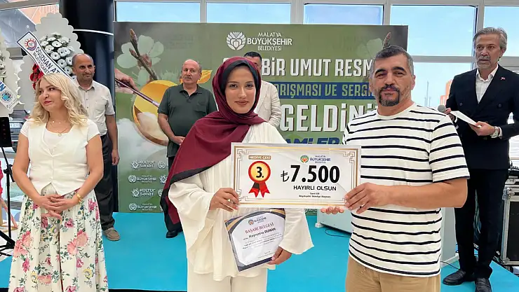 'Sarı Bir Umut Resmet' adlı resim yarışmasında dereceye girenlere ödülleri verildi.