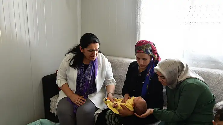 Selda Yavuz Hanımefendi'nin Depremzede Ailelere Ziyaretleri Devam Ediyor