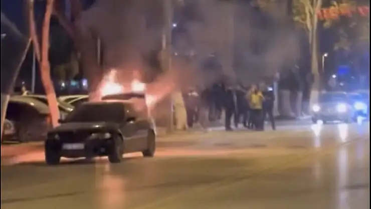 Seyir Halindeki Araç Alev Topuna Döndü!