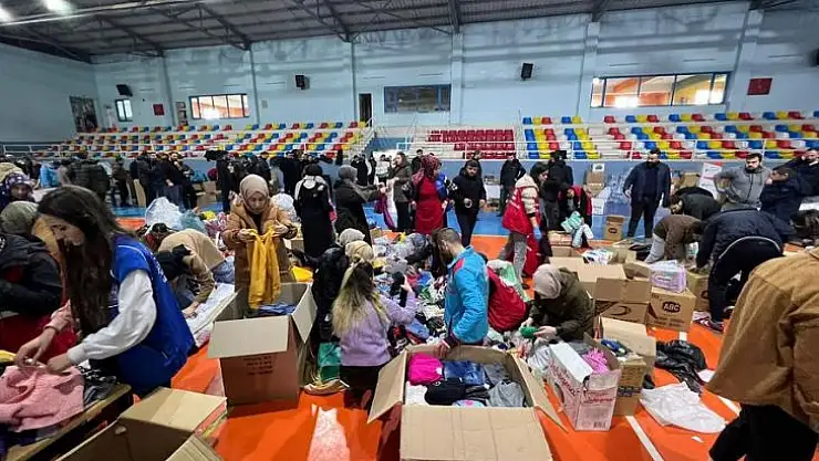 Silopi'den Deprem Bölgesine 195 Yardım Aracı Gönderildi