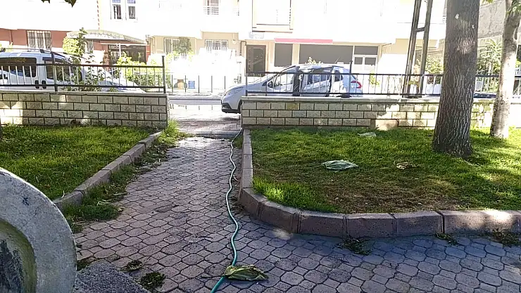 Su Kısıtlamaları Sürüyor: Park Çeşmelerine Hortumla Araç Yıkama Tepki Topladı