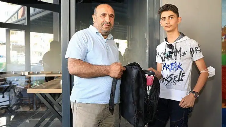 Suriyeli ve Afgan çocuklarla bir araya geldi