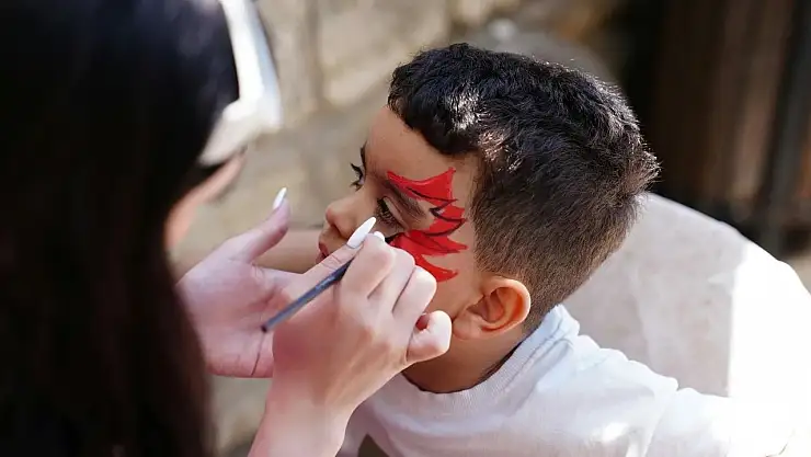 TİTCK Başkanı Uyardı: Çocuk Kozmetikleri Sağlık Riski Taşıyor