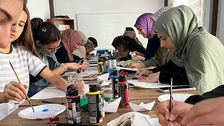 TÜGVA Malatya'dan Filistin'e Sanatsal Destek: 'Direnişin Rengi' Atölyesi Düzenlendi