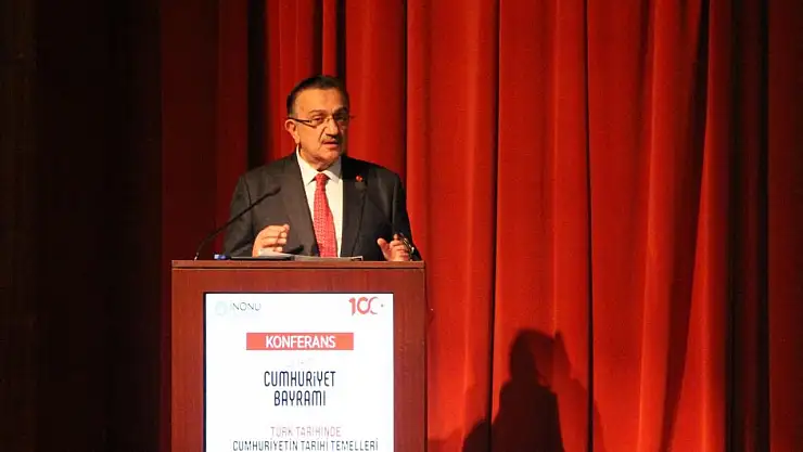 'Türk Tarihinde Cumhuriyetin Tarihi Temelleri ve Atatürk' Konulu Konferans Düzenlendi