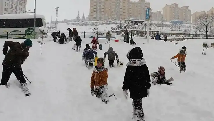Türkiye'deki bazı illerde eğitime kar engeli