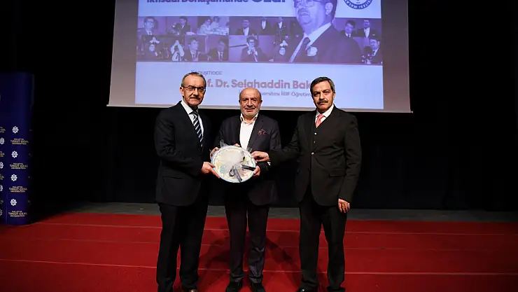 'Türkiye'nin Siyasi ve İktisadi Dönüşümünde Özal' Konferansı Düzenlendi