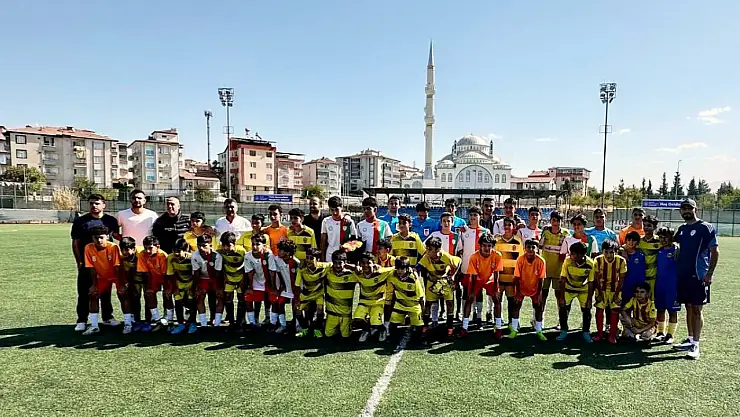 U14 ve U15 Takımlarından Örnek Davranış: Malatya'da Kardeşlik Sahada