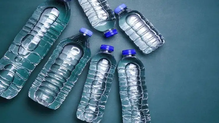 Uçak Yolculuklarında Sağlık Önceliği: Yolculara En Az 200 ml Su Verilecek