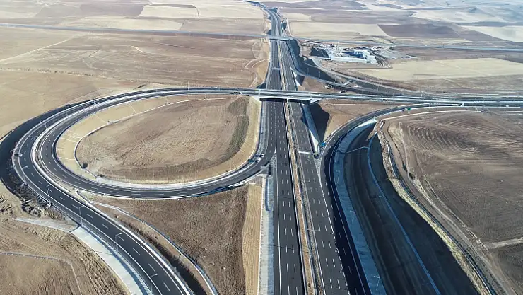 Ulaştırma ve Altyapı Bakanı Adil Karaismailoğlu, Ankara-Niğde Otoyolu ile ilgili yazılı açıklama yaptı.