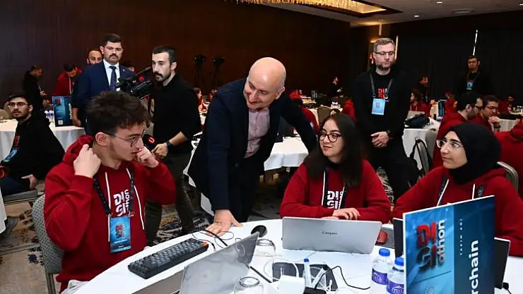 Ulaştırma ve Altyapı Bakanı Adil Karaismailoğlu, 'Digiathon 2022 Yarışması' programına katıldı