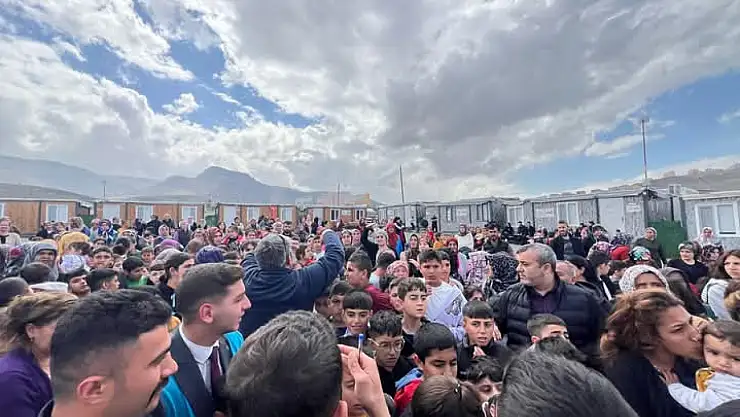 Ülkü Ocakları Yüzleri Gülümsetmeye Devam Ediyor