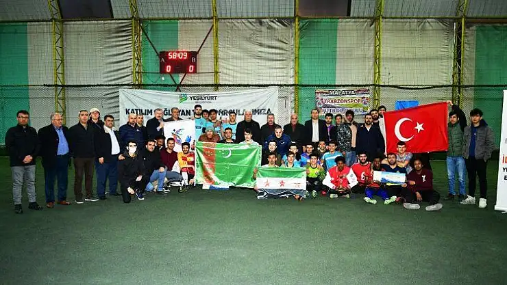 Uluslararası Yeşilyurt Futbol Turnuvasında Dereceye Giren Takımların Ödülleri Dağıtıldı