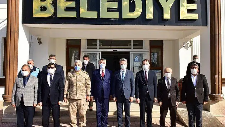 Vali Aydın Baruş, Yazıhan'da Muhtarlarla, Kurum Yetkililerini Bir Araya Getirdi