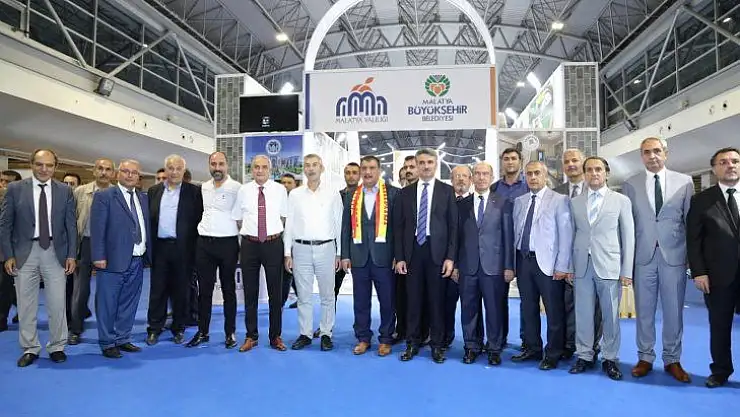Vali Baruş Geleneksel Bursa Anadolu Günleri'ni Ziyaret Etti