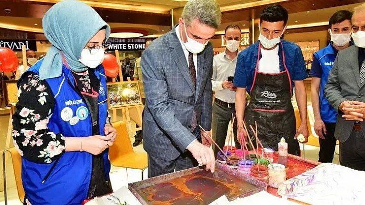 Vali Baruş, Gençlik Haftası Sergi Açılışına katıldı