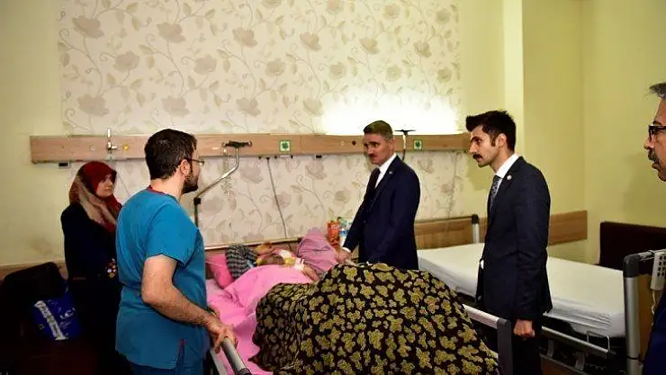 Vali Baruş Kaza Yapan İl Göç Personelini Hastanede Ziyaret Etti