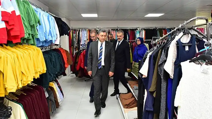 Vali Şahin, SYDV Sosyal Mağazada İncelemelerde Bulundu