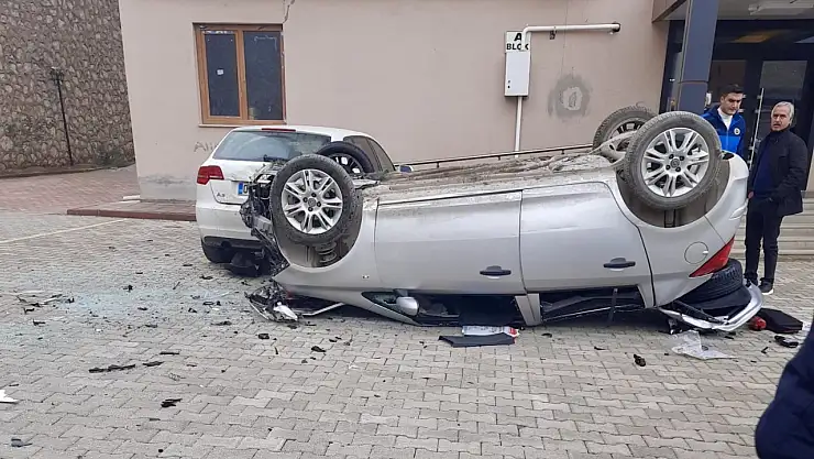 Vites Hatası Facia Getirdi: Otomobil Metrelerce Yüksekten Site Bahçesine Düştü