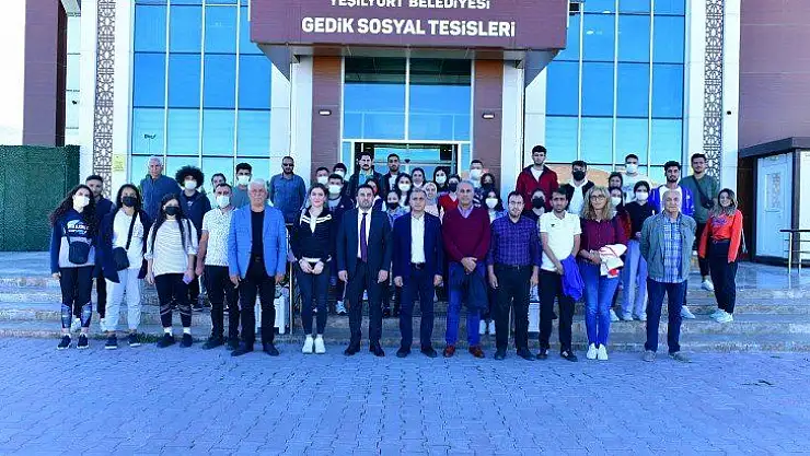 Voleybolcular Yeşilyurt Belediyesine Teşekkür Etti