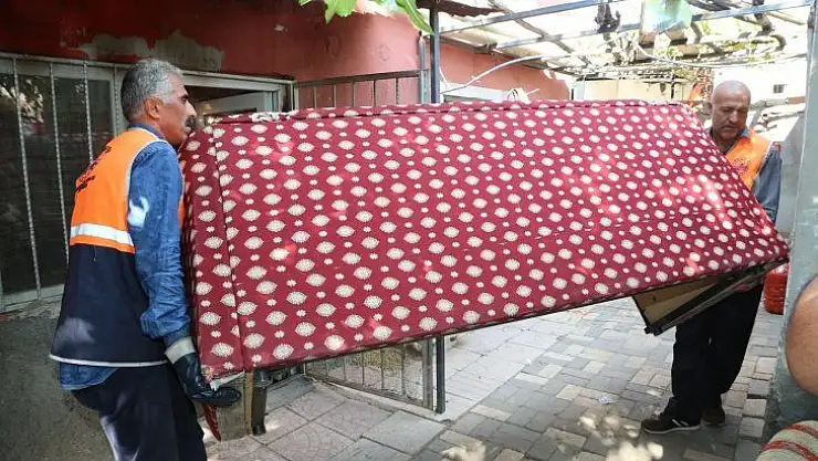 Yaşama Tutunmaya Çalışan Aileye, Elazığ Belediyesi Yardım Elini Uzattı