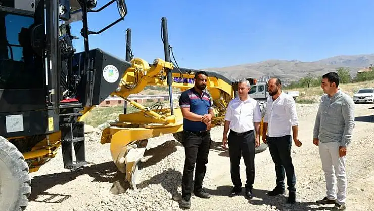 Yeşilyurt Belediyesi, Çarmuzu'da ki Sanayi Alanlarının Yollarını Konforlu Hale Getiriyor
