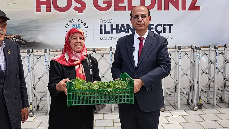 Yeşilyurt Belediyesi'nden Çiftçilere Büyük Destek! 250 Bin Adet Sebze Fidesi Dağıtıldı