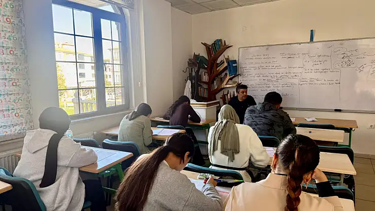 Yeşilyurt Belediyesi Öğrenciler İçin Deneme Sınavı Düzenledi