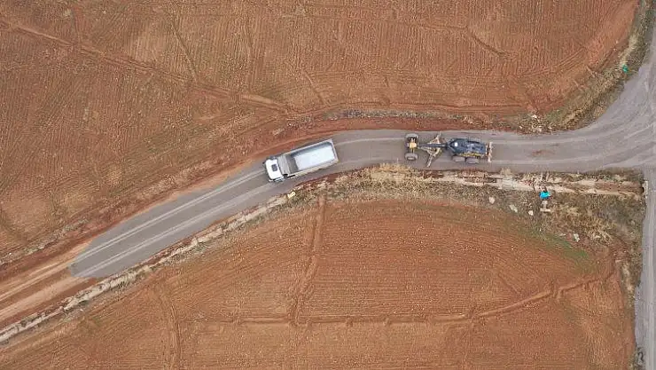 Yeşilyurt Belediyesi Özal, Bindal Ve Kuyulu Mahallelerinin Bağlantı Yollarını Yeniliyor