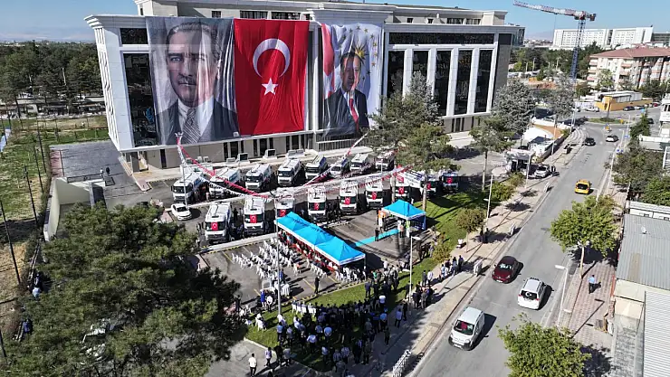 Yeşilyurt Belediyesi Temizlik Araç Filosunu 200 Milyon TL'lik Yatırımla Güçlendirdi