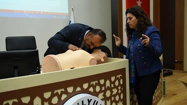 Yeşilyurt Belediyesi'nden Mahalle Muhtarlarına İlk Yardım Eğitim Semineri