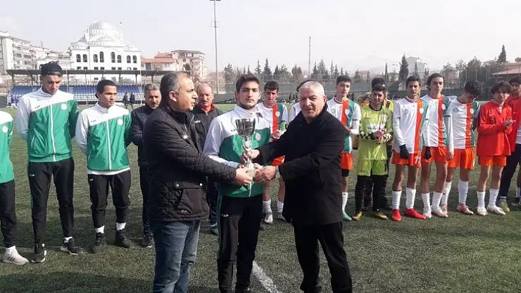 Yeşilyurt Belediyespor U-18 Futbol Takımı, İl Şampiyonluk Kupasını Aldı